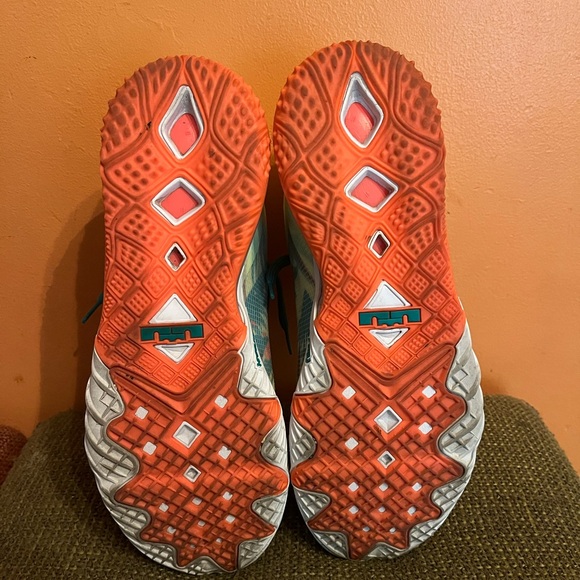 Nike LeBron Men’s size 12 - Picture 4 of 10